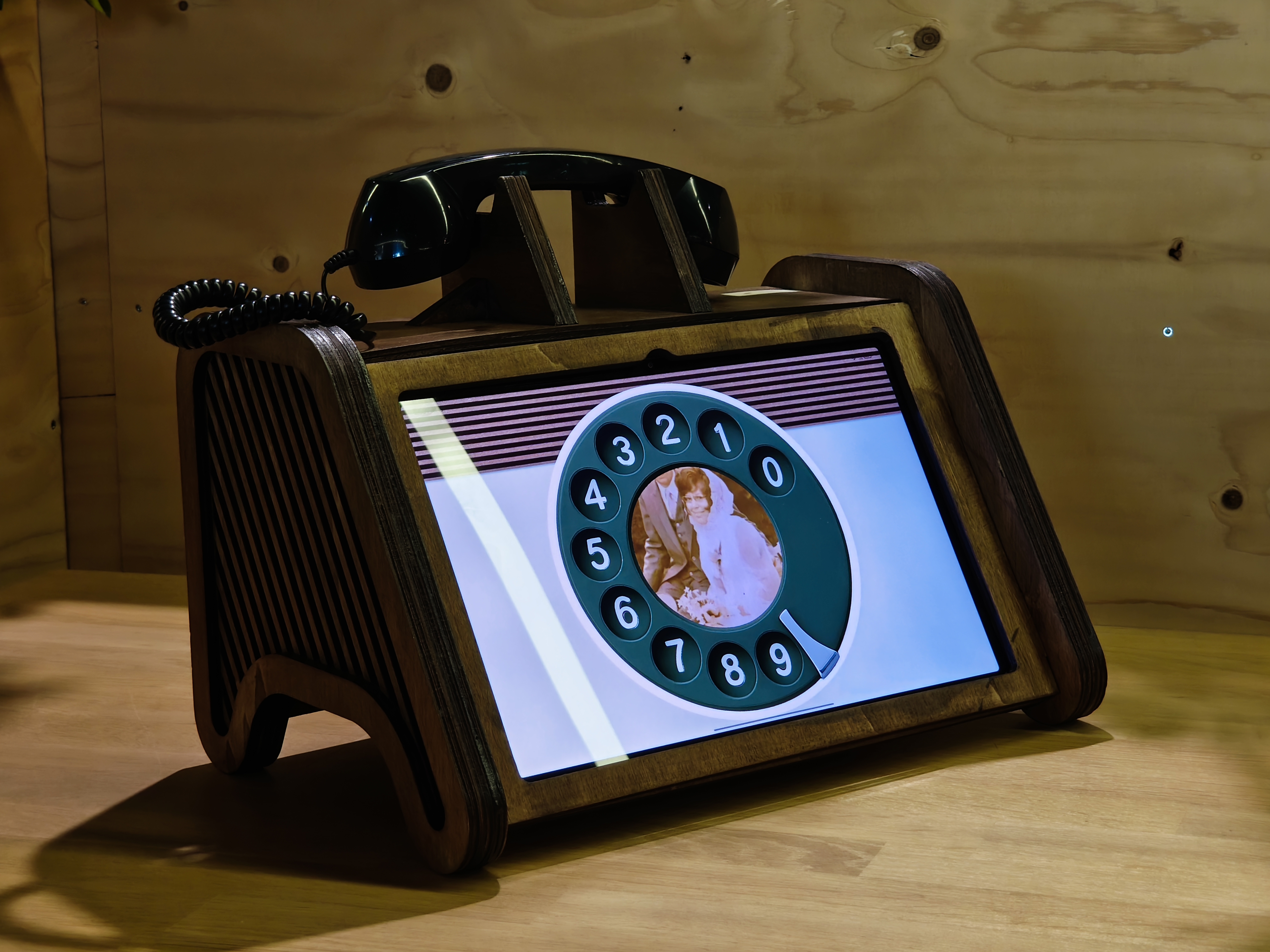 Teddy V2 wooden enclosure